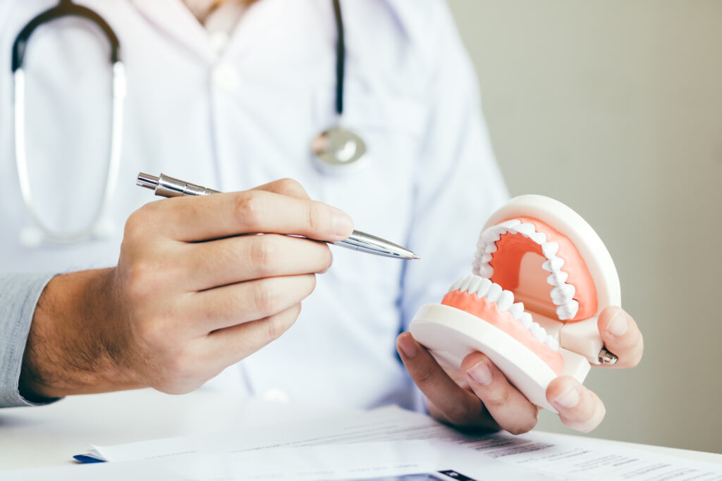 implante dentário em Maringá
