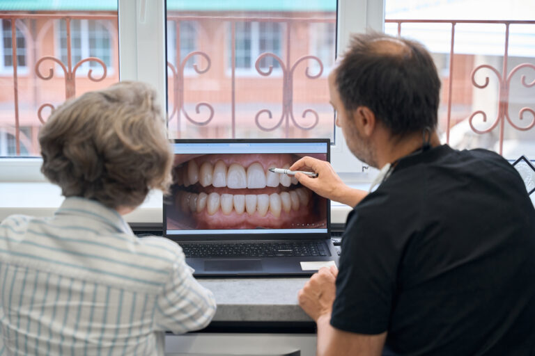 implante dentário em Maringá